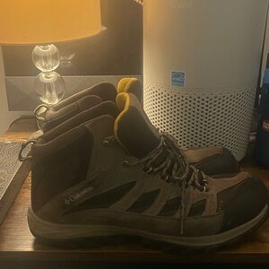 Columbia Men's Dark Brown hiking boots or working boots men’s 13